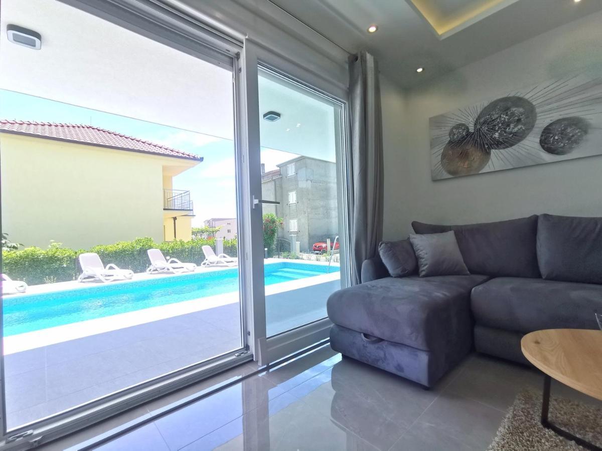 Seka Apartments With A Pool Kastela Bagian luar foto