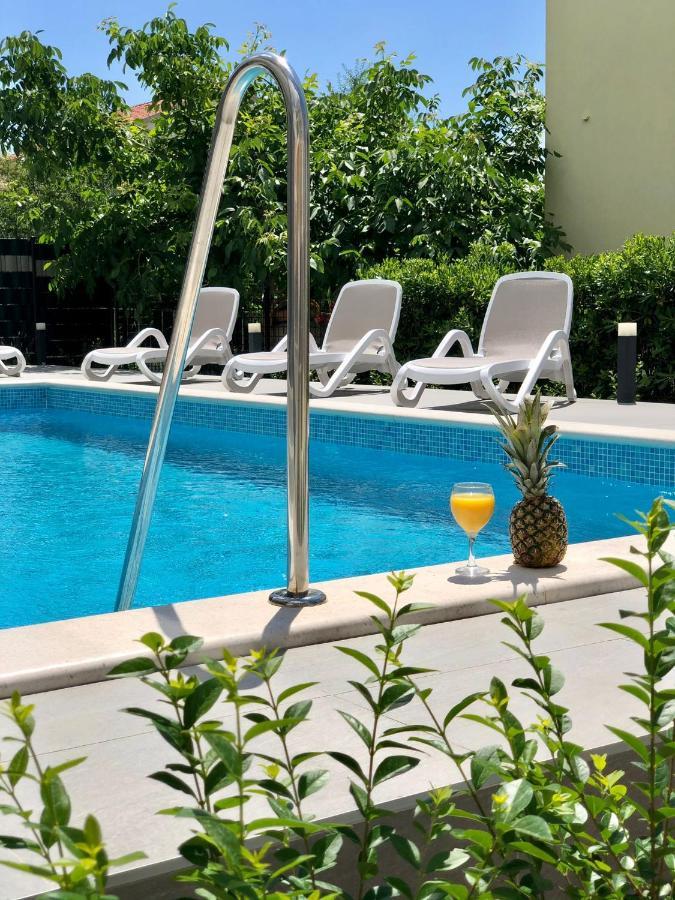 Seka Apartments With A Pool Kastela Bagian luar foto