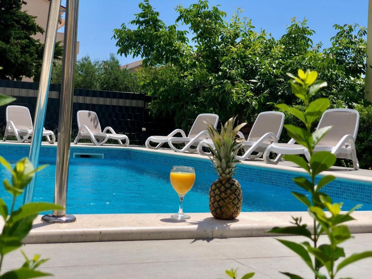 Seka Apartments With A Pool Kastela Bagian luar foto