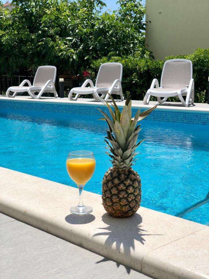Seka Apartments With A Pool Kastela Bagian luar foto