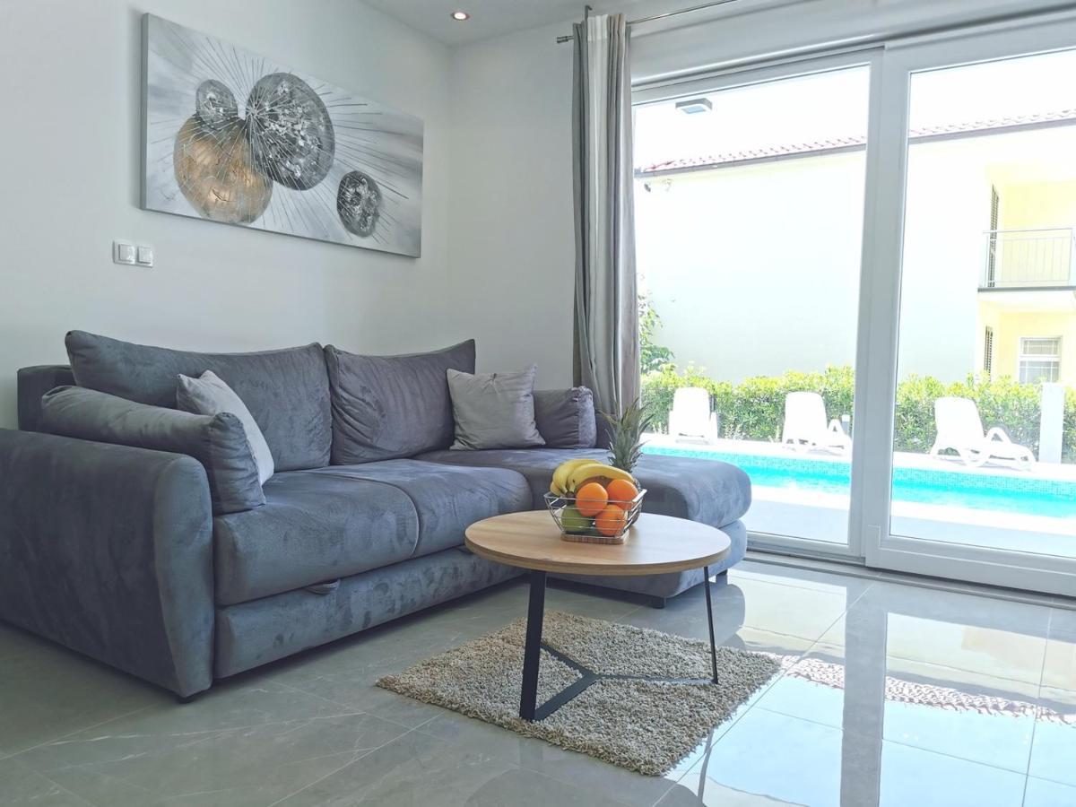 Seka Apartments With A Pool Kastela Bagian luar foto
