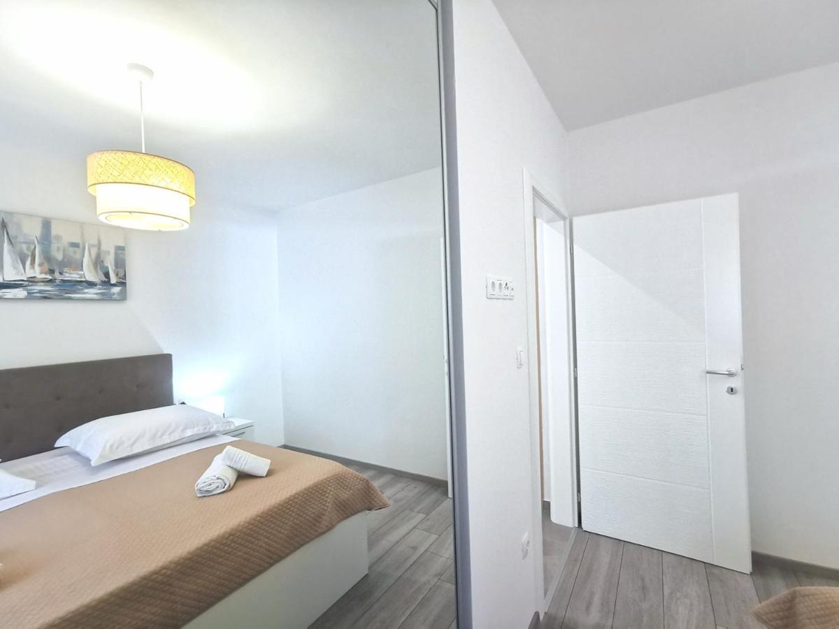 Seka Apartments With A Pool Kastela Bagian luar foto