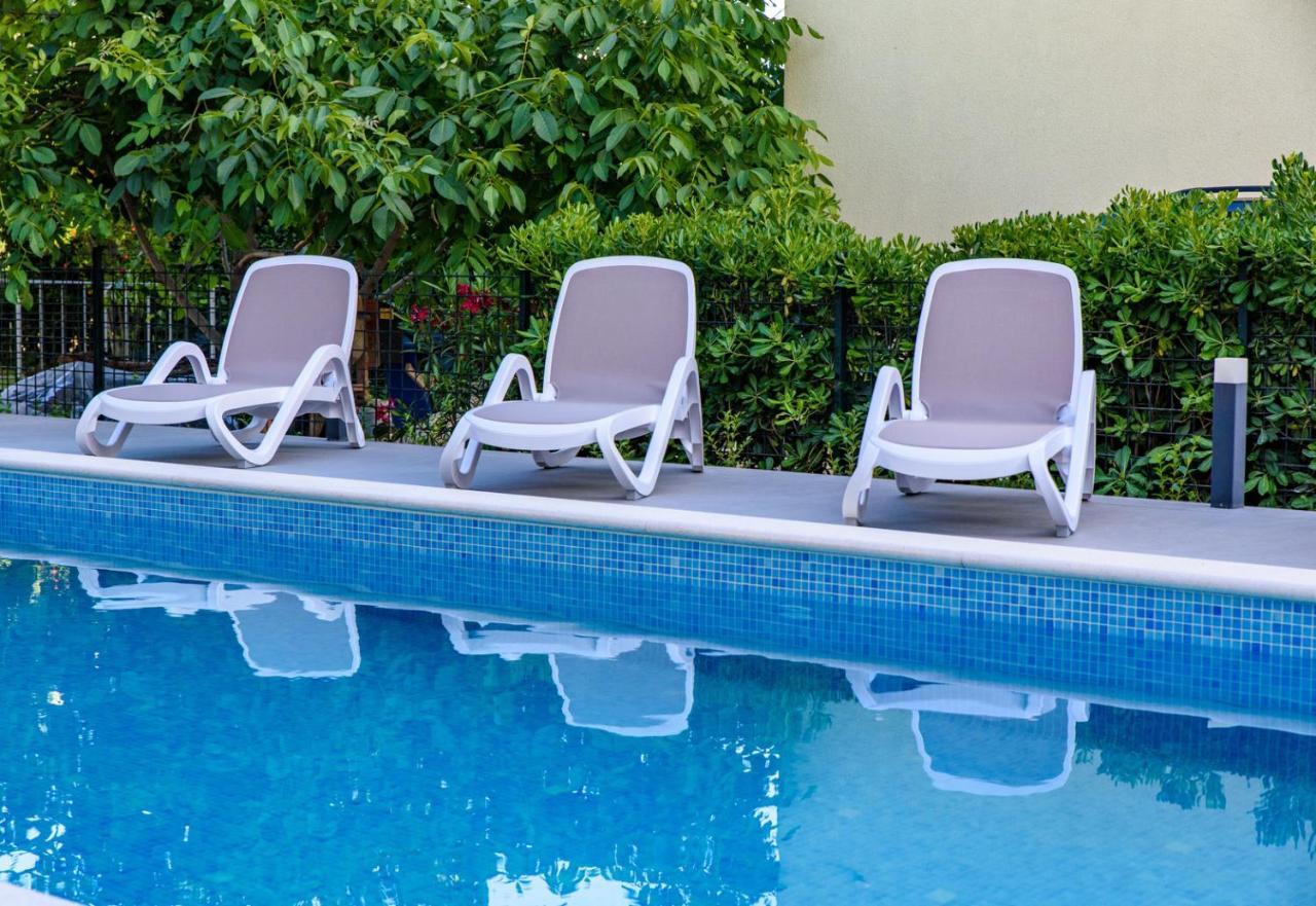 Seka Apartments With A Pool Kastela Bagian luar foto